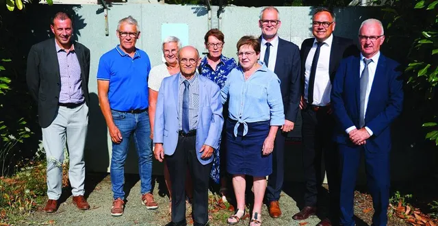 photo  jérôme harrault, vice-président entouré du maire de longué et des élus  &copy;  co 