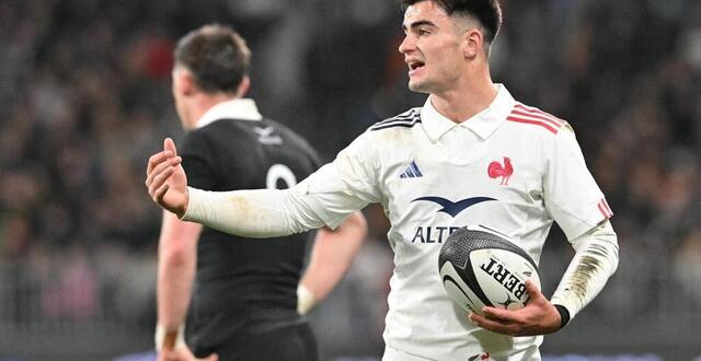 photo  nolann le garrec sera titulaire au poste de demi de mêlée avec le xv de france pour le deuxième match de la tournée d’été contre les all blacks, ce samedi.  ©  sanka vidanagama / afp 