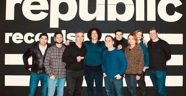 photo  sofian el gharrafi (deuxième en partant de la gauche) est originaire de flers et le revendique. il a été le manager de rilès qui se produira à art sonic samedi 19 juillet 2025.  &copy;  sofian el gharrafi 