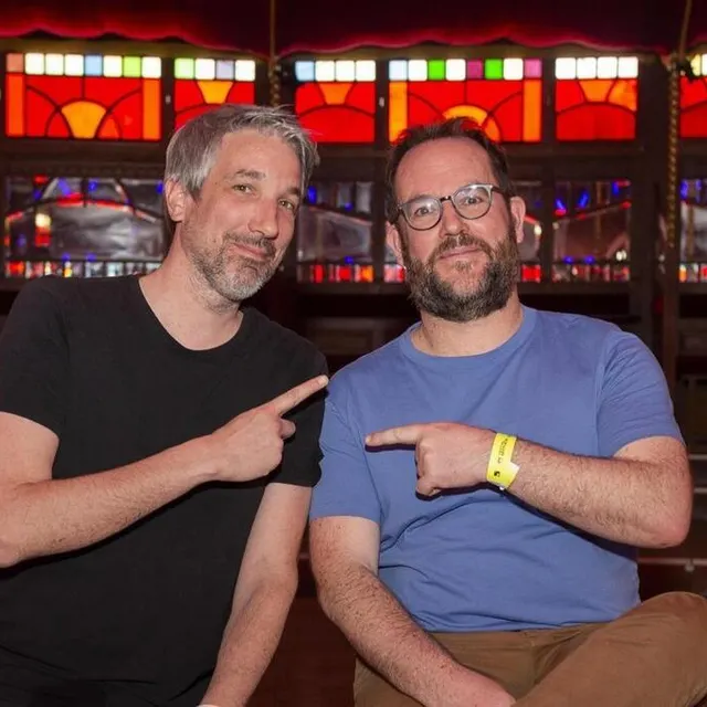 photo le duo guillaume meurice (humoriste) et éric lagadec (astrophysicien) sera sur la scène de coppélia, à la flèche (sarthe), vendredi 20 mars 2026.  ©  mathieu pattier / ouest france