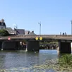 photo pendant un mois à compter du 15 juillet jusqu’au 15 août 2025, le pont sur la sarthe grande rue sera fermé à la circulation.