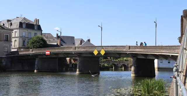 photo  pendant un mois à compter du 15 juillet jusqu’au 15 août 2025, le pont sur la sarthe grande rue sera fermé à la circulation.  &copy;  ouest-france 