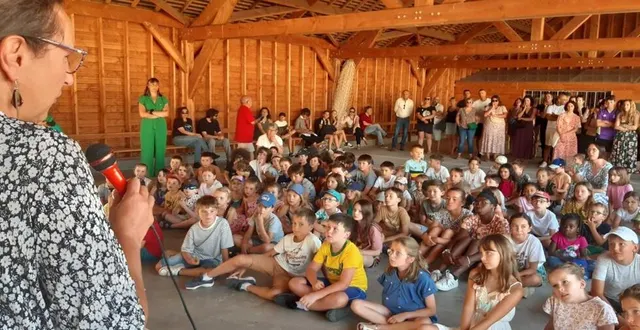 photo  jeudi dernier, à l’école saint charles, le personnel a été remercié.  &copy;  ouest-france 