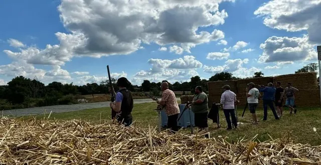 photo  une équipe de tireurs sur le site de la tardivière  &copy;  ouest-france 