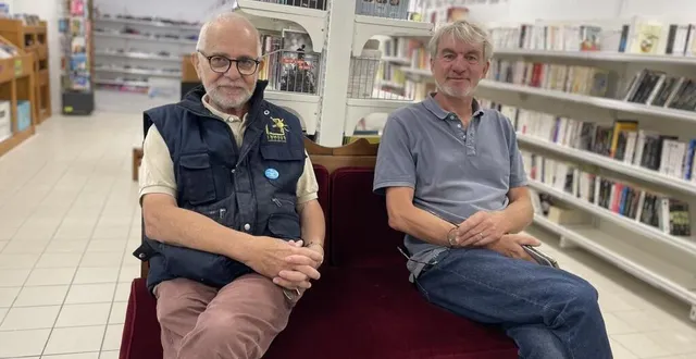 photo  michel lopez (à gauche) et jean-michel houdbine (à droite) sont satisfaits de l’ouverture de ce nouveau site emmaüs, zone du moulin-aux-moines.  &copy;  photo : le maine libre 