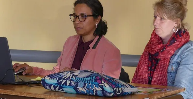 photo  onja timmerman et delphine grigné quittent l’office de tourisme après 18 années de dévouement.  &copy;  le maine libre 