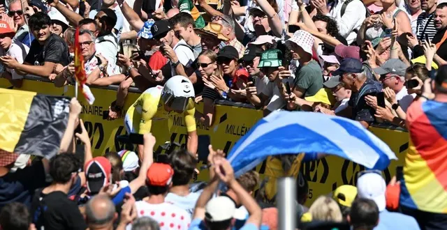 photo  durant les trois jours de son passage en normandie, le soleil, les supporters et le spectacle ont été au rendez-vous, à l’image du maillot jaune matthieu van der poel, ici sur le contre-la-montre à caen, mercredi 9 juillet 2025.  &copy;  thomas brégardis / ouest-france 