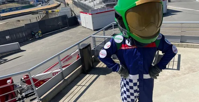 photo  la mascotte « pompilote », ici sur le circuit bugatti au mans (sarthe) animera le congrès national des sapeurs-pompiers, au mois d’octobre 2025.  &copy;  ouest-france 