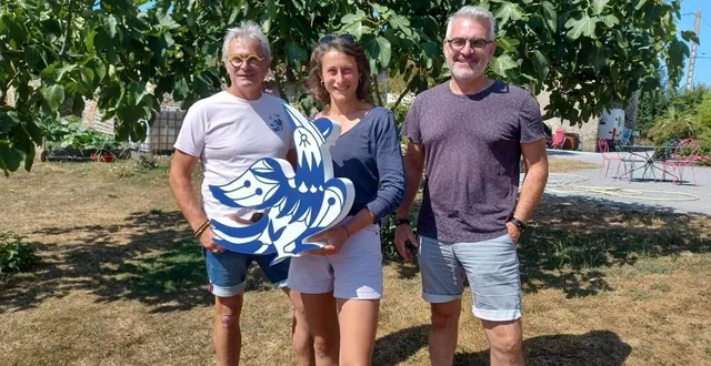 photo  benoit et manon lebrun, jérôme bimier, l’équipe de production du festival du foin dans les granges.  &copy;  ouest-france 