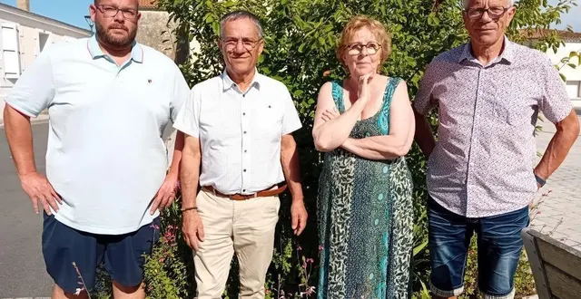 photo  de gauche à droite mathieu guilloton président, guy barbot 1er président, claudine goichon des botarouzous et jean marie landais président en 1991.  &copy;  ouest-france 