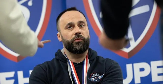 photo  jonathan paredes consolide son équipe.  &copy;  regine lemarchand 