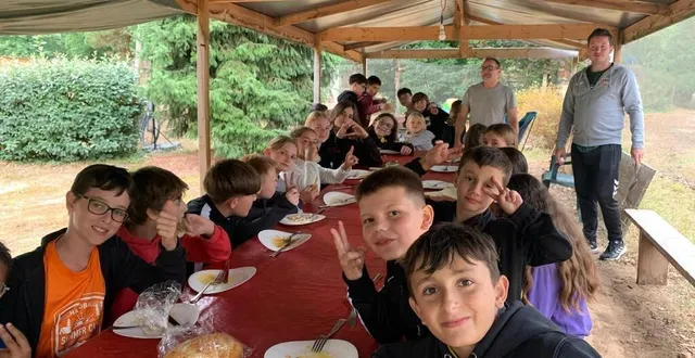 photo  des handballeurs en stage ont été accueillis au camping d’écommoy.  &copy;  le maine libre 