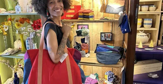 photo  le mans, mardi 8 juillet 2025. naya bergeron crée des accessoires à partir de textiles de seconde main.  &copy;  le maine libre 