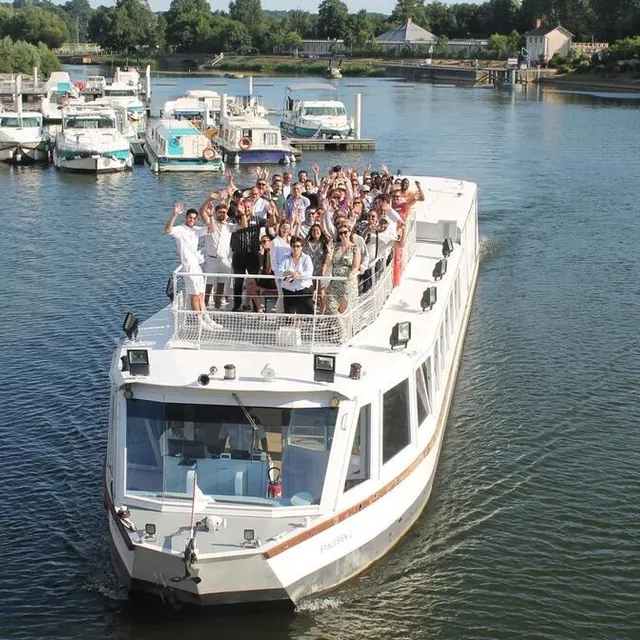 Le Sablésien II bénéficie d’une terrasse sur le pont supérieur du bateau, qui permet d’en profiter encore plus. Ouest-France photo le sablésien ii bénéficie d’une terrasse sur le pont supérieur du bateau, qui permet d’en profiter encore plus. © ouest-france
