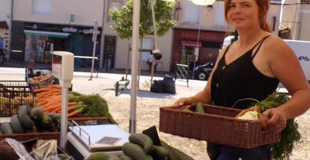 photo  élodie quesne redonne vie au marché du jeudi de la commune de changé.  &copy;  le maine libre 