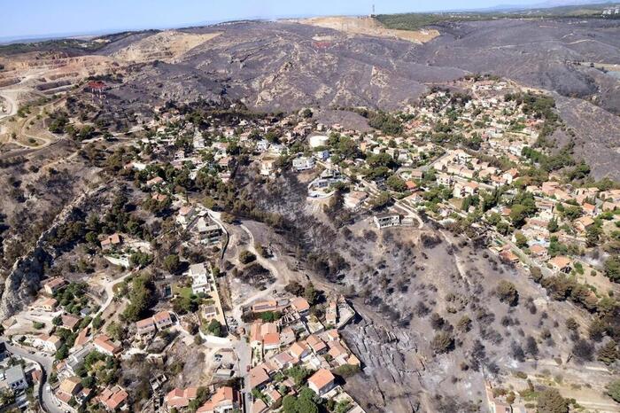 L’ensemble des massifs du Bouches-du-Rhône sont fermés jusqu’au 14 juillet pour éviter tout incendie  (Ouest-France)