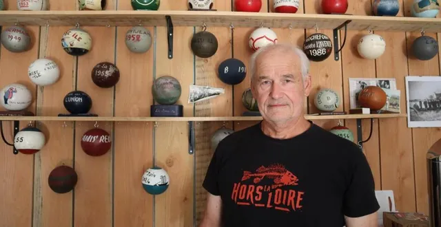 photo  en arrière-plan de daniel grimault, les boules d’honneur de la société, certaines émouvantes, comme celle de louis penot et de louis jubin, trophée de 1934. louis pénot sera tué lors de la seconde guerre mondiale. elles sont décorées par des artistes locaux ou célèbres.  &copy;  co 