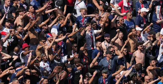 photo  des supporters parisiens lors de la demi-finale gagnée contre le real madrid.  &copy;  timothy a. clary / afp 