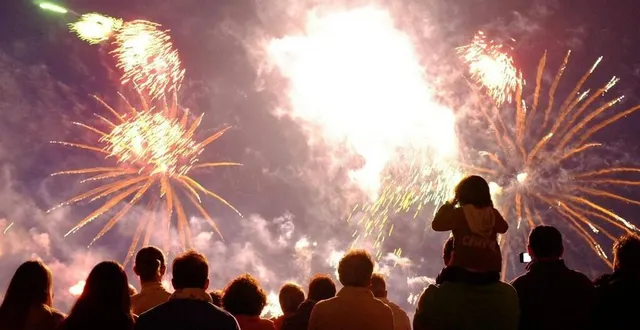 photo  plusieurs communes de maine-et-loire ont maintenu leur feu d’artifice.  &copy;  archives ouest-france 