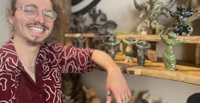 photo  ox, de son nom d’artiste, vient d’ouvrir sa boutique au 3, rue du jeudi, à alençon. il y vend ses créations en céramique.  &copy;  ouest-france 