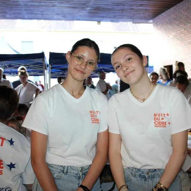 photo laurène et célia, 17 ans toutes les deux, sont bénévoles et ravies de l'être.  ©  ouest-france