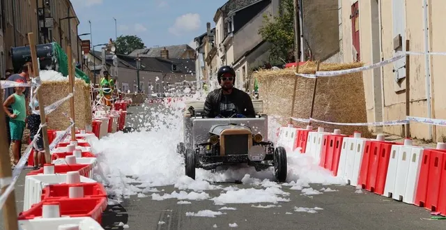 photo  pour cette troisième édition, la rue des états-unis s’est dotée d’un bac à mousse, nouveauté de l’année qui a beaucoup amusé les spectateurs.  &copy;  ouest-france 