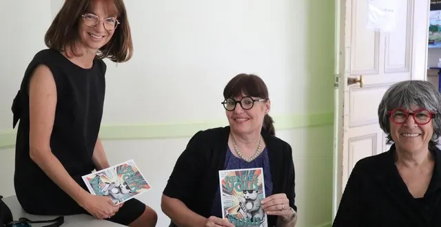 photo  betty limousin, adjointe à la culture et catherine wojcik, responsable du service culturel, présentent les prochains rendez-vous des quais en présence de marie-madeleine monnier, maire.  &copy;  co 