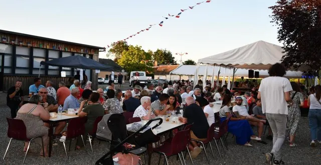 photo  des rires et de la musique pour la fête nationale.  &copy;  le maine libre 