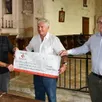 photo  pour l’occasion la municipalité recevait un chèque de la valeur des dons collectés par la fondation du patrimoine. 