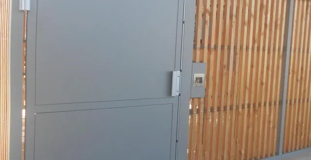 photo  entrée du garage avec appareil pour badger  &copy;  ouest-france 