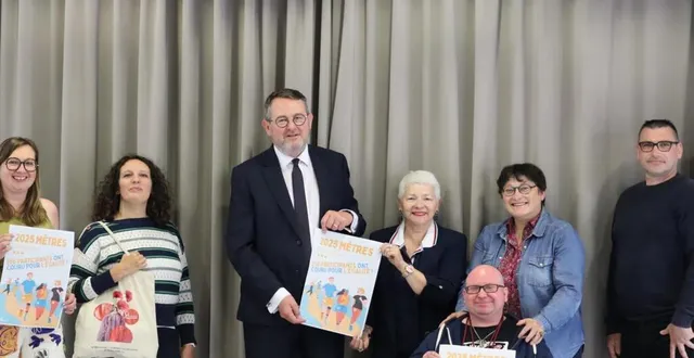 photo  les dons récoltés lors de la course des 2025 mètres pour l’égalité ont été remis, lundi dernier, lors d’une petite cérémonie organisée par la municipalité, à des associations engagées pour l’inclusion. « la ville s’était engagée à reverser 5 € par participant », rappelle pierre perrot, chargé de communication. pauline georges, coordinatrice de solidarité femmes 72, et damien loison-planchon, président des étincelles 72, se sont vus remettre un chèque de 678,50 €.  &copy;  pierre perrot 