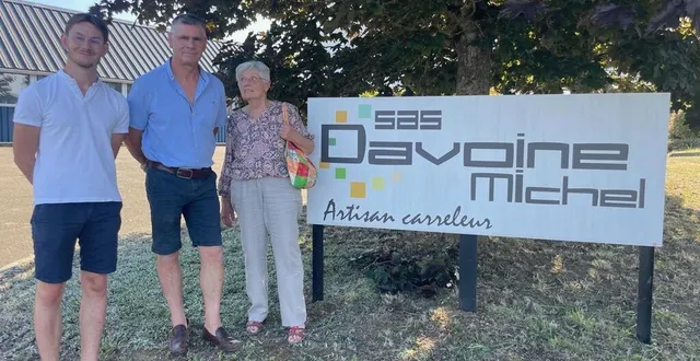 photo  marius, laurent et liliane, l’épouse de michel davoine, dont le prénom a été conservé sur le panneau de l’entreprise, en mémoire de son créateur.  &copy;  ouest-france 