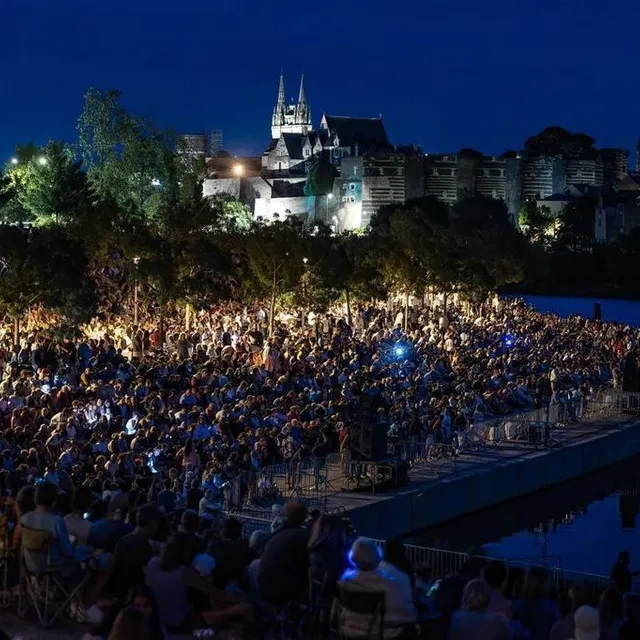EN IMAGES. 14Juillet feu d’artifice, défilé, bal des pompiers