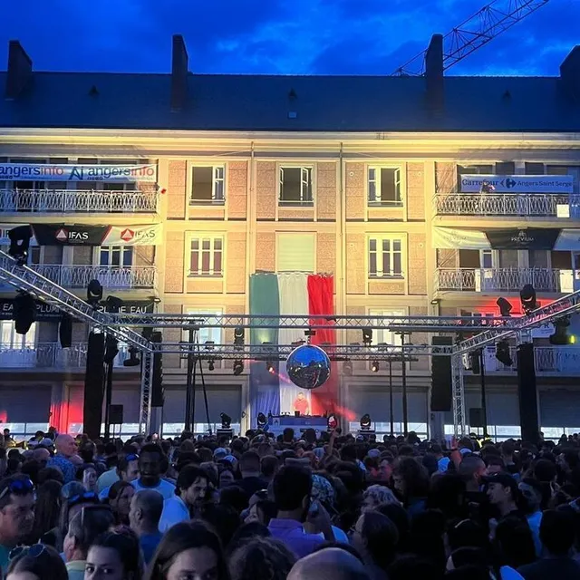 photo le premier bal des pompiers angevins s’est tenu, ce dimanche 13 juillet 2025.  ©  ouest-france