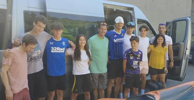 photo  la dizaine de représentants nantais pour les championnats de france de kayak de descente, du 14 au 18 juillet en haute-loire.  &copy;  document remis 