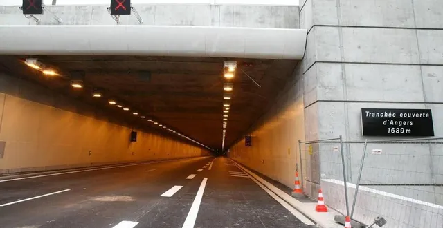 photo  la circulation a été fortement perturbée avant la tranchée couverte d’angers, après un accident impliquant trois véhicules.  &copy;  archives franck dubray 