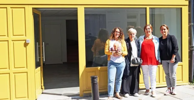 photo  élodie roupenel, annick de cadaran, laurence hardy et élodie brunet investissent le local commercial rénové par la municipalité de tinchebray-bocage.  &copy;  ouest-france 