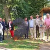 photo  à l’entrée de l’arboretum, lors de l’inauguration par les élus et professionnels. 