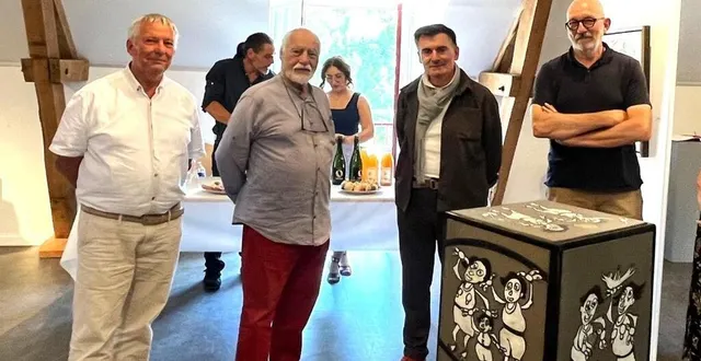 photo  le président de la cchsam philippe martin, à gauche, avec l’artiste jean-claude tardivo au centre et philippe rallu à droite.  &copy;  le maine libre 