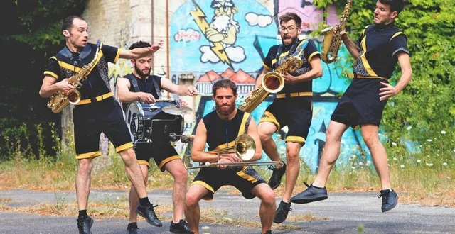 photo  mouv’n’brass, une fanfare endiablée, déambulera sur la plaine de jeux pour faire danser petits et grands  &copy;  caktus photo 