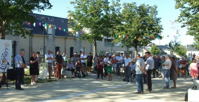photo  la foule rassemblée pour inaugurer le square albert-lhuissier.  &copy;  ouest-france 