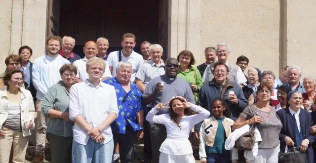 photo  le père julien sossou quitte la paroisse pour retourner au benin.  &copy;  ouest-france 
