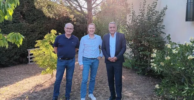 photo  didier simon, éric cherbonnier et baris boy, trois des conseillers municipaux actuels de la minorité, repartent en campagne.  &copy;  ouest-france 