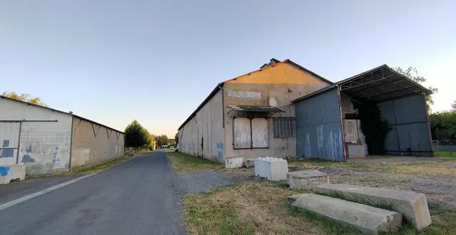 photo  les silos de la rue daillé devraient être détruits pour permettre la construction de logements, principalement des maisons individuelles.  &copy;  ouest-france 