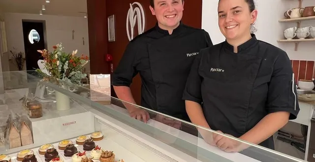 photo  hugo grosbois, originaire de saumur, et angèle ligné, de cholet, ont ouvert une pâtisserie dans le centre-ville d’angers.  &copy;  ouest-france 