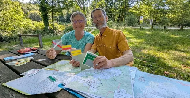 photo  marie-claire julienne et alain blossier sont deux baliseurs passionnés en forêt de bercé.  &copy;  ouest-france 