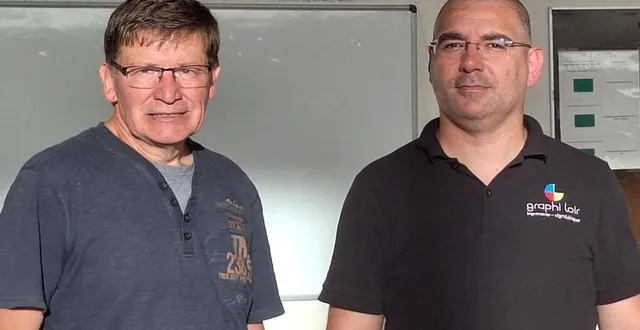 photo  jean-marc travers (secrétaire) et luc coeffeteau (président) lors de l’assemblée générale du coc basket.  &copy;  le maine libre 