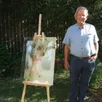 photo bernard reignier avec un de ses tableaux intitulé le lutteur.
