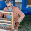 photo apprendre à tisser avec serge heuzard du 21 juillet au 3 août.