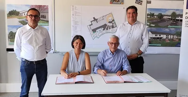 photo  la signature de l’avenant du contrat de réussite pour la transition écologique s’est déroulée jeudi après-midi, à l’école victor-hugo.  &copy;  ouest-france 